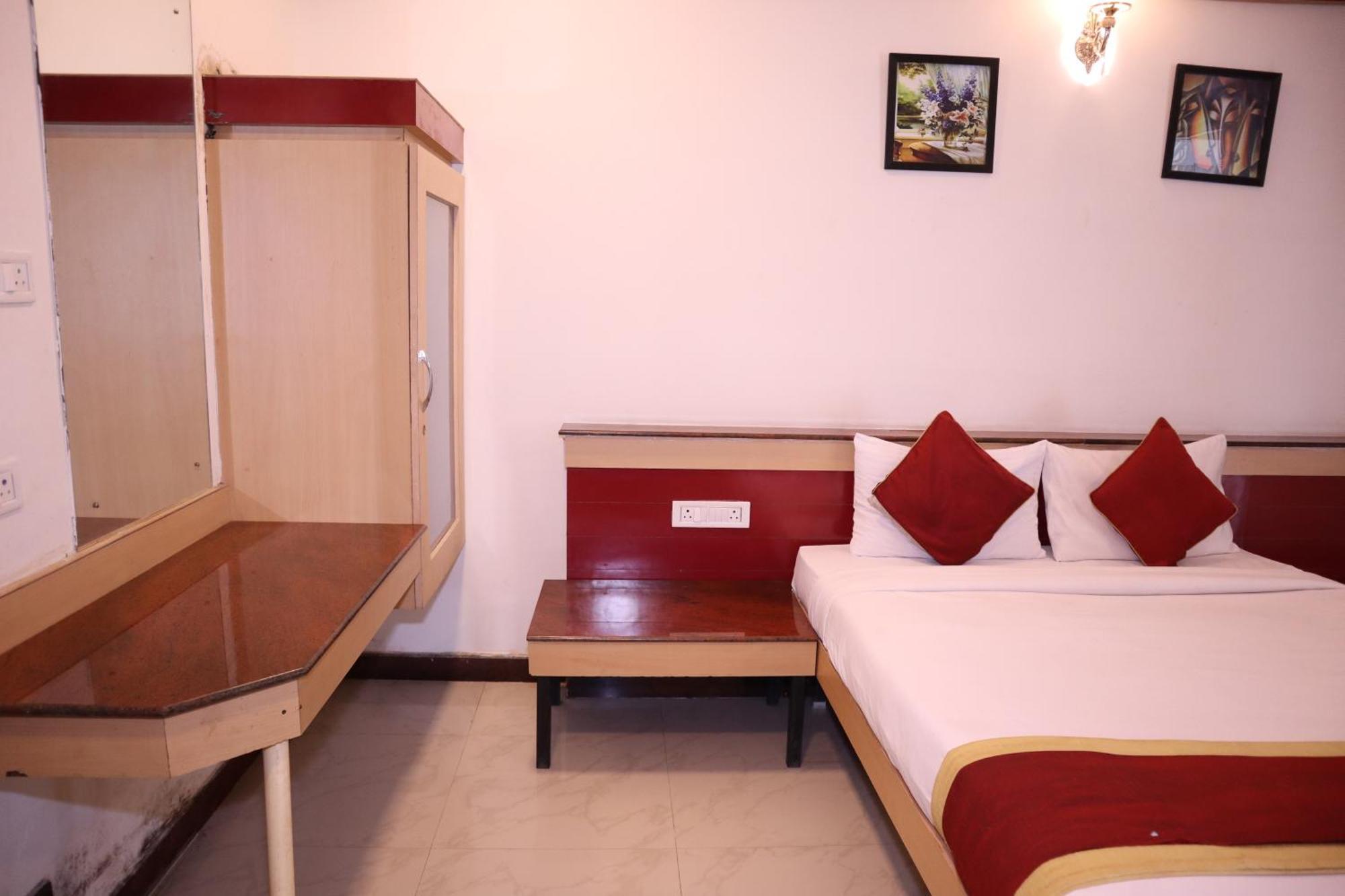 Sri Sai Ram Suites Bangalore Exteriör bild