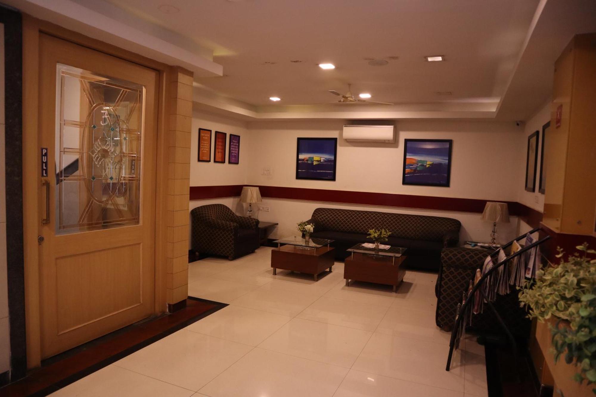 Sri Sai Ram Suites Bangalore Exteriör bild