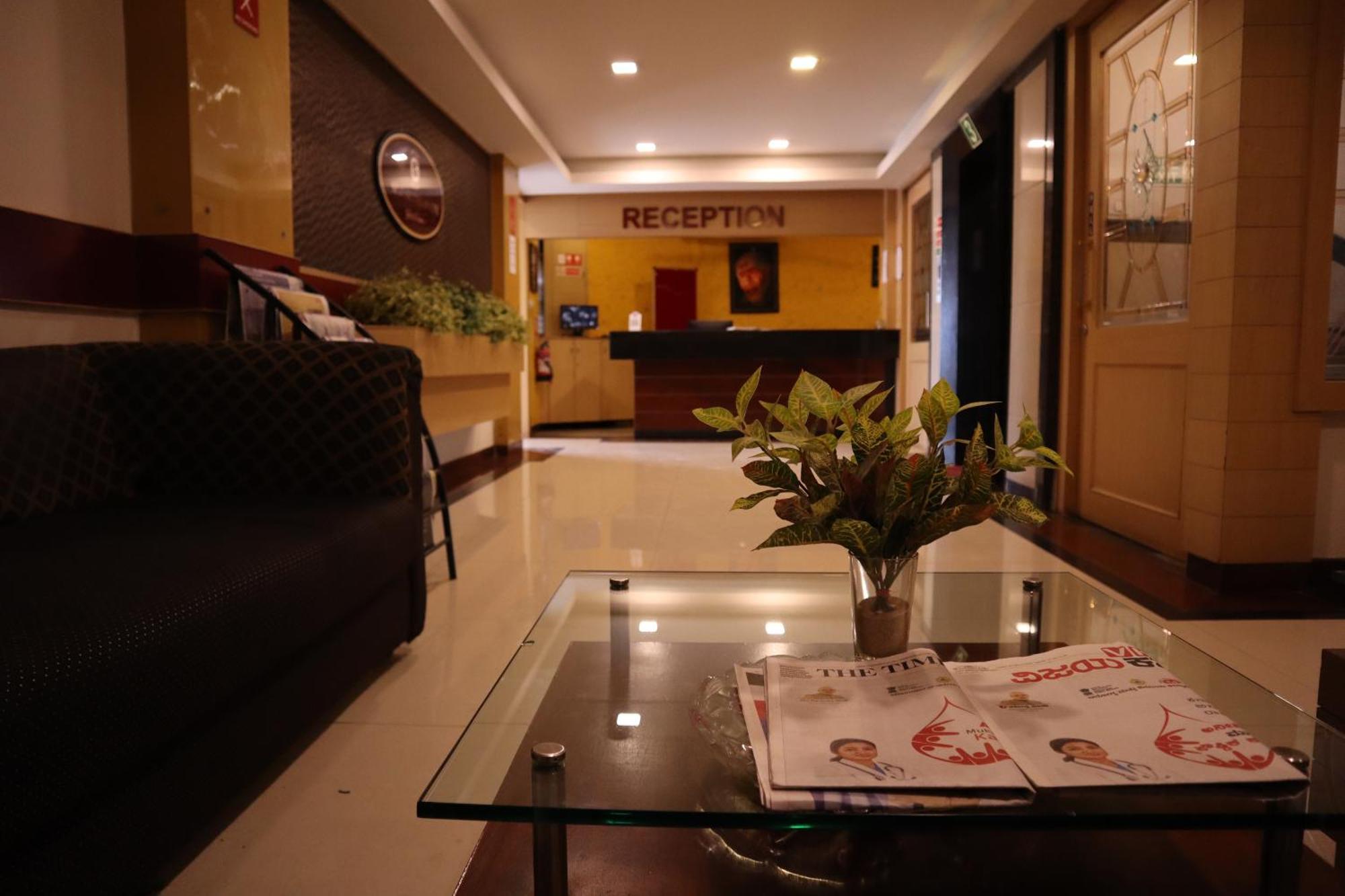 Sri Sai Ram Suites Bangalore Exteriör bild