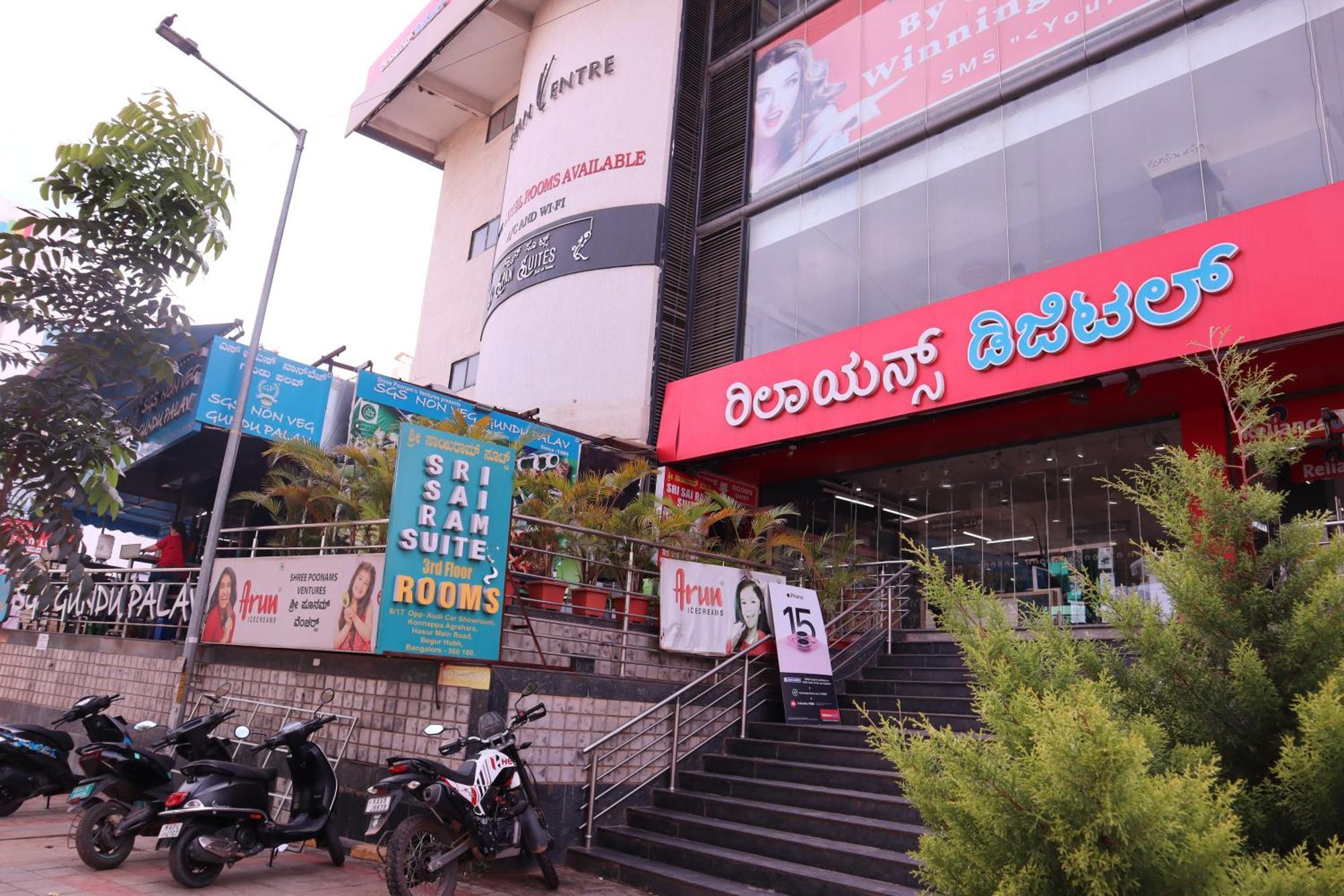 Sri Sai Ram Suites Bangalore Exteriör bild