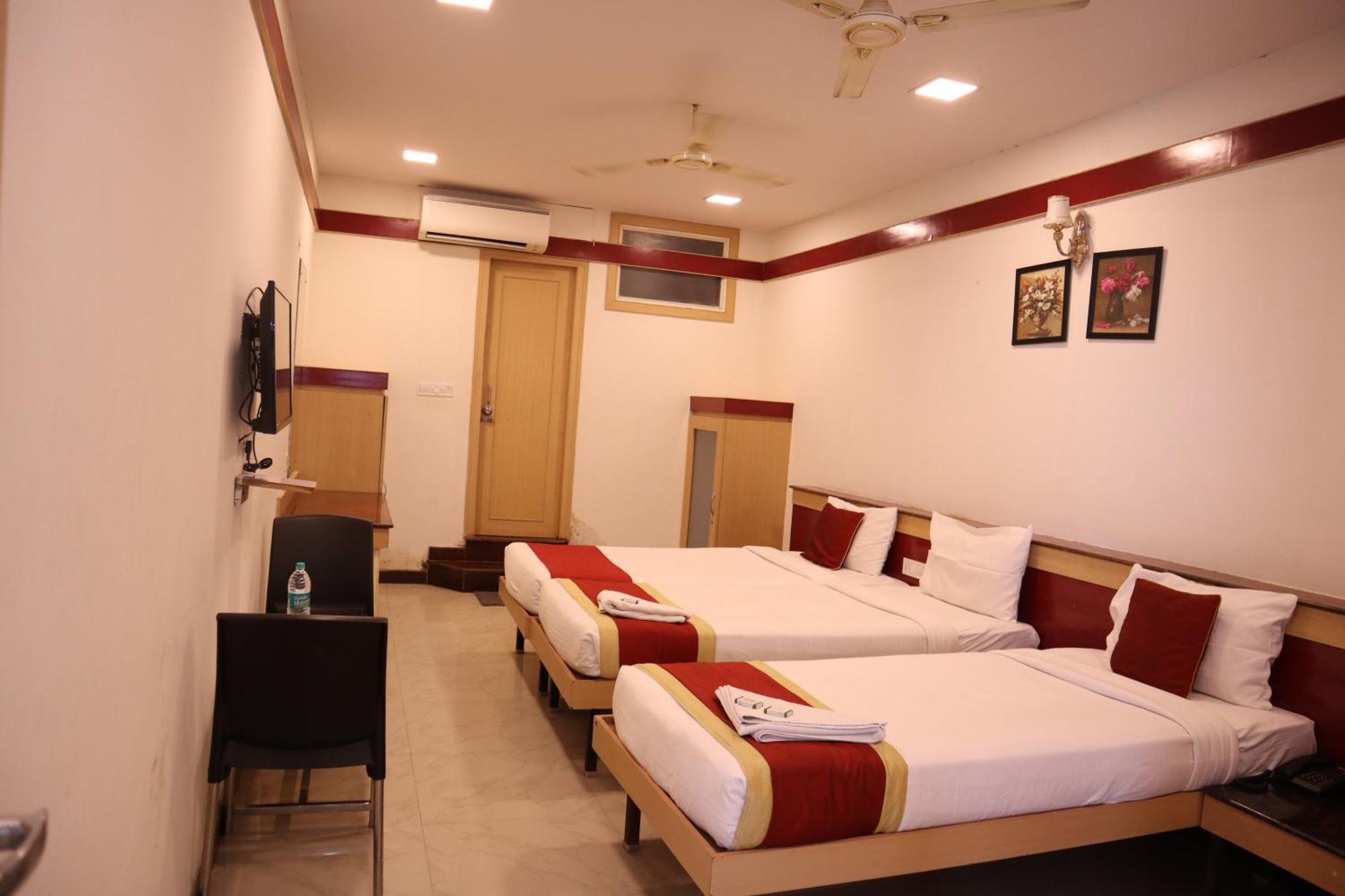 Sri Sai Ram Suites Bangalore Exteriör bild