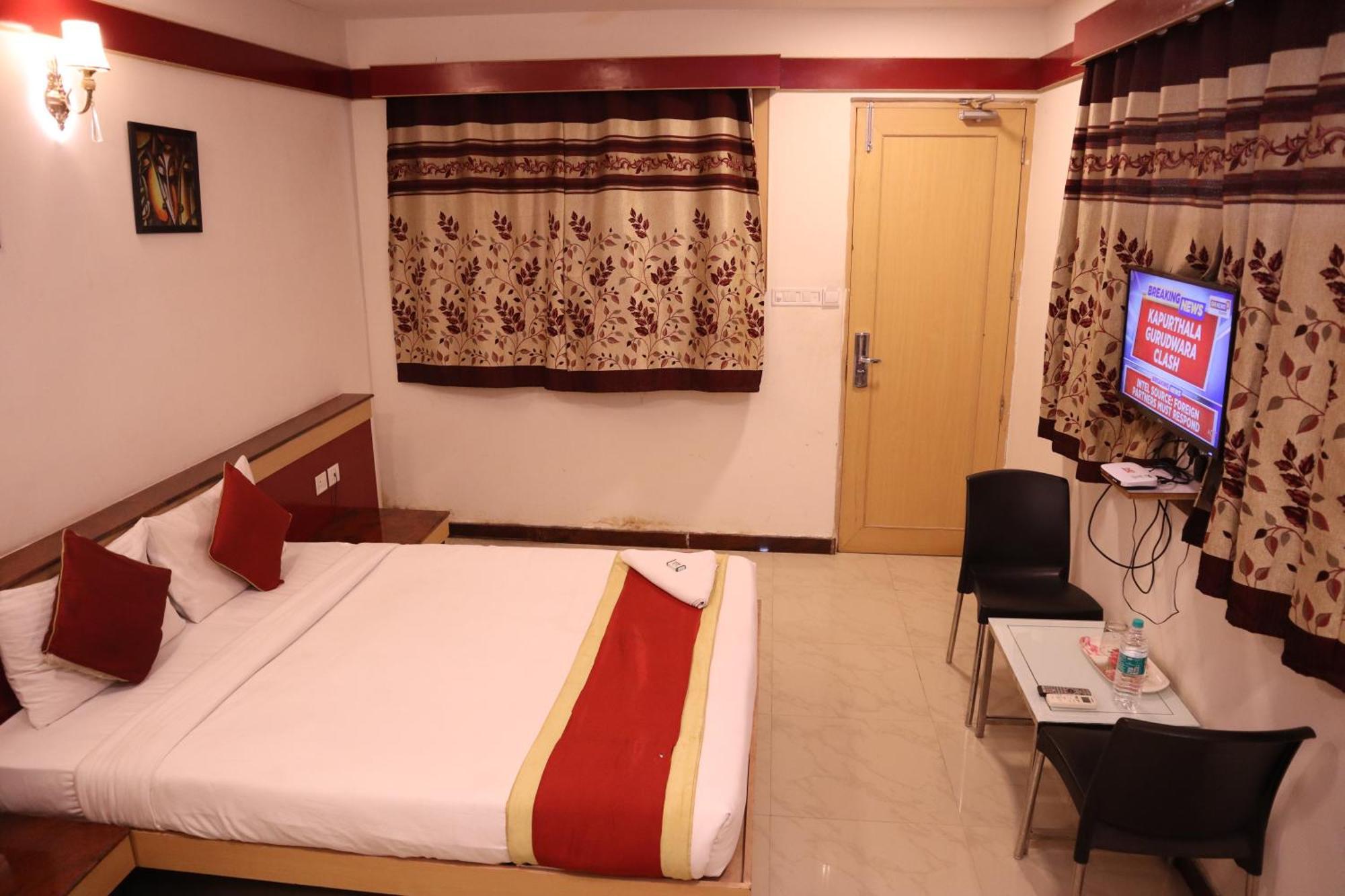 Sri Sai Ram Suites Bangalore Exteriör bild