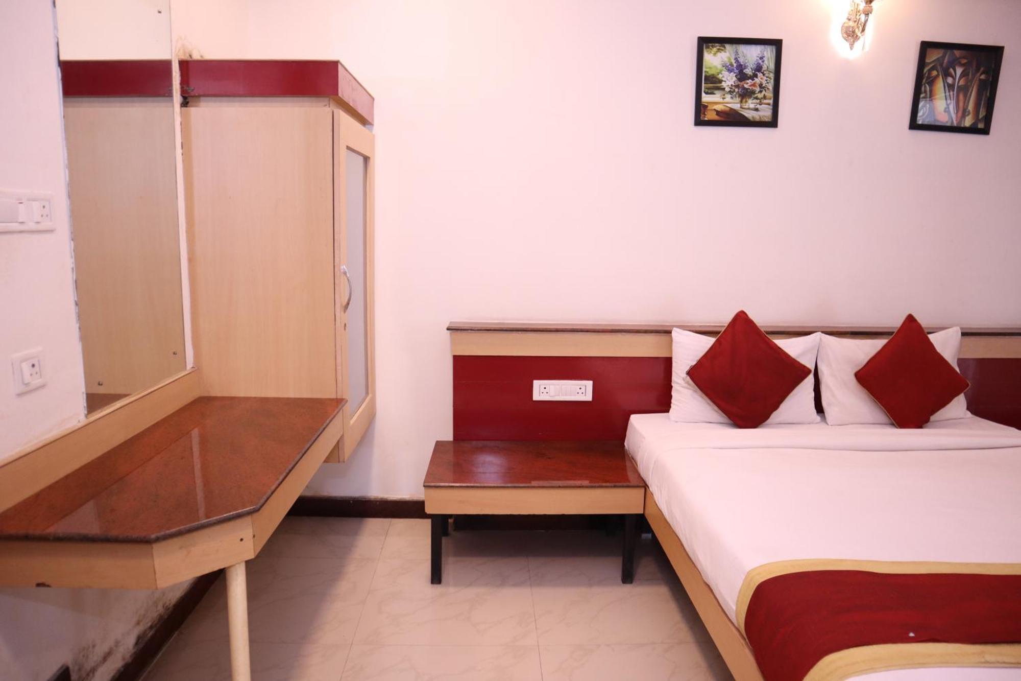 Sri Sai Ram Suites Bangalore Exteriör bild