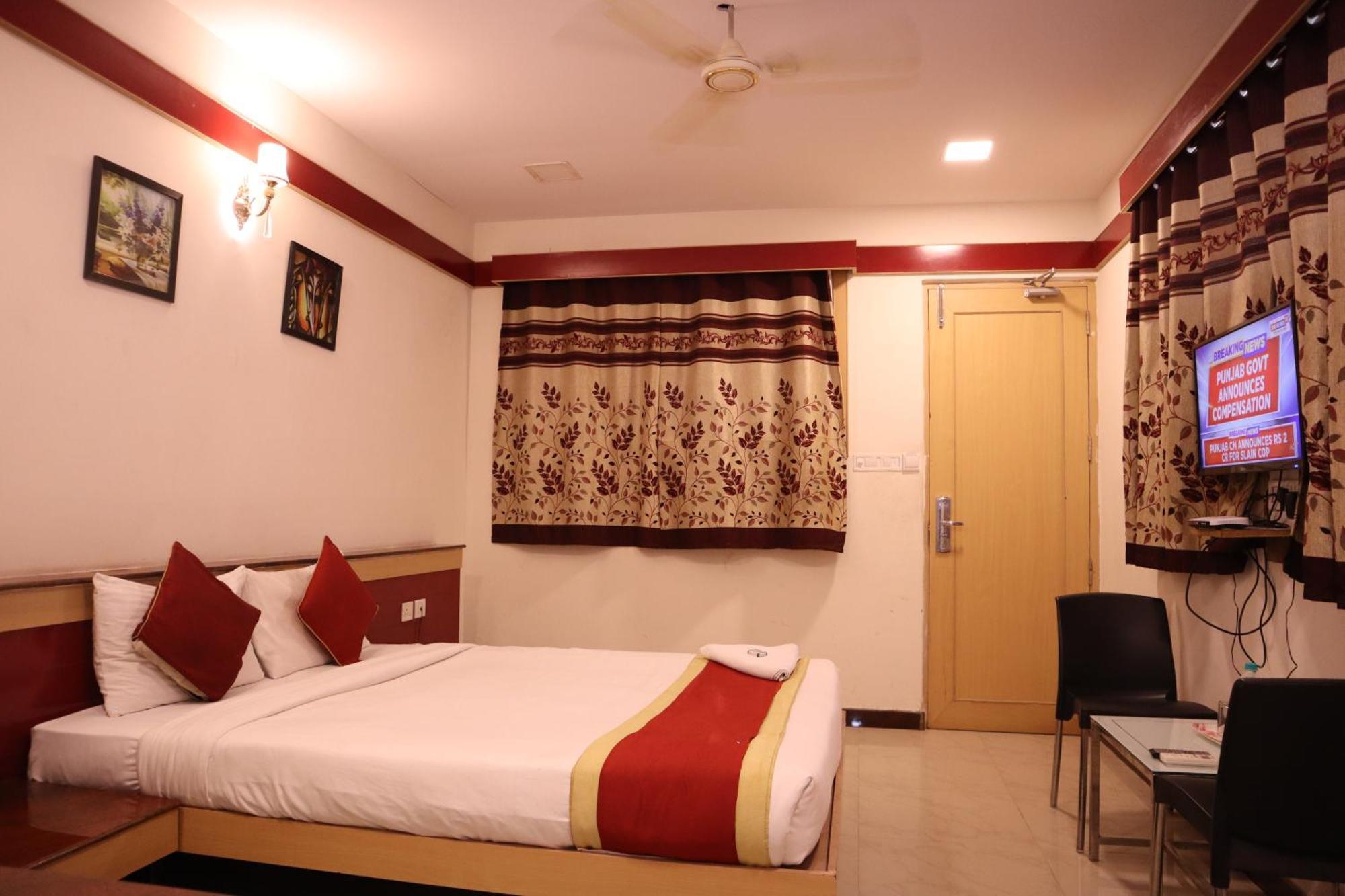 Sri Sai Ram Suites Bangalore Exteriör bild