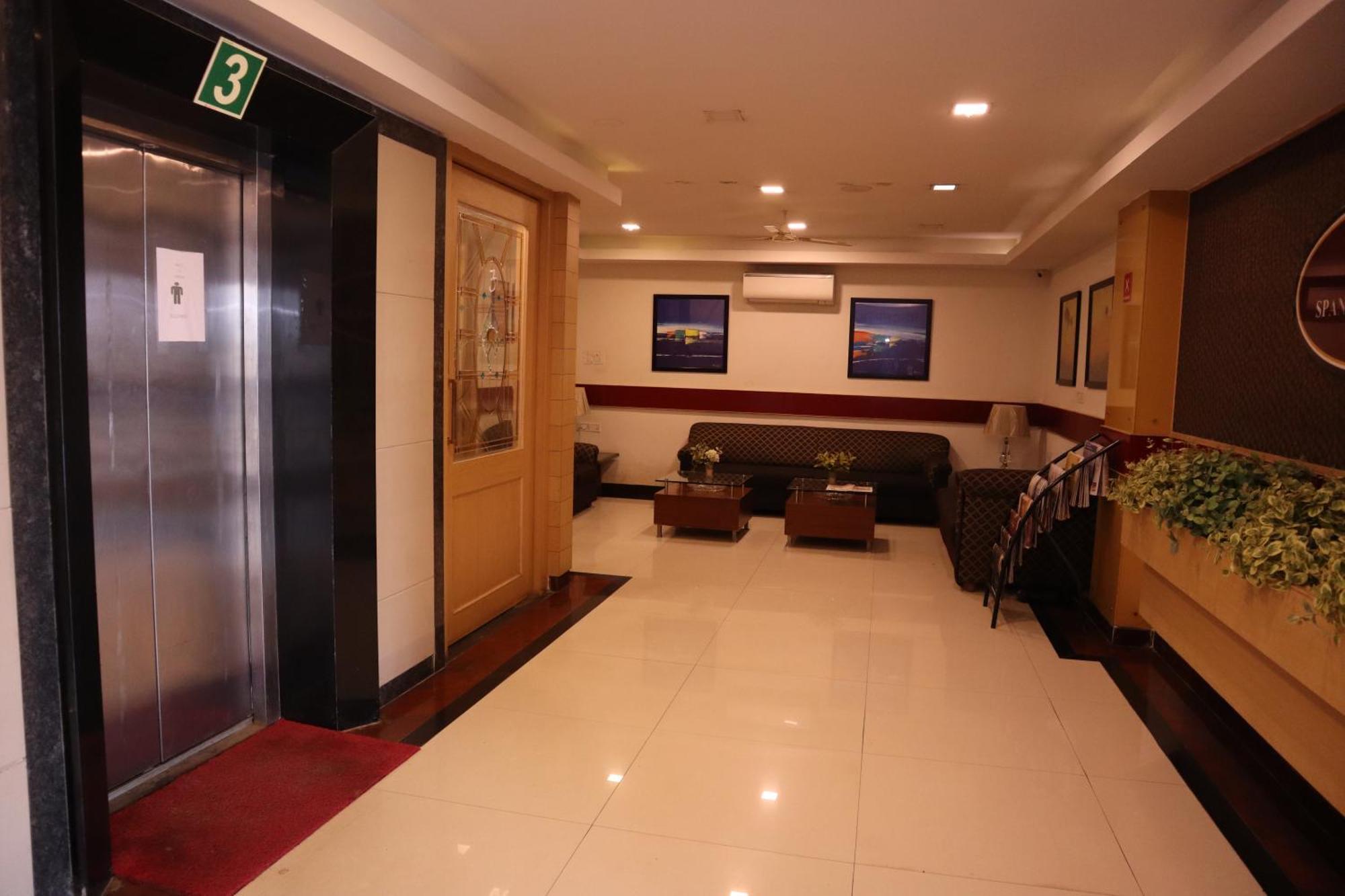 Sri Sai Ram Suites Bangalore Exteriör bild