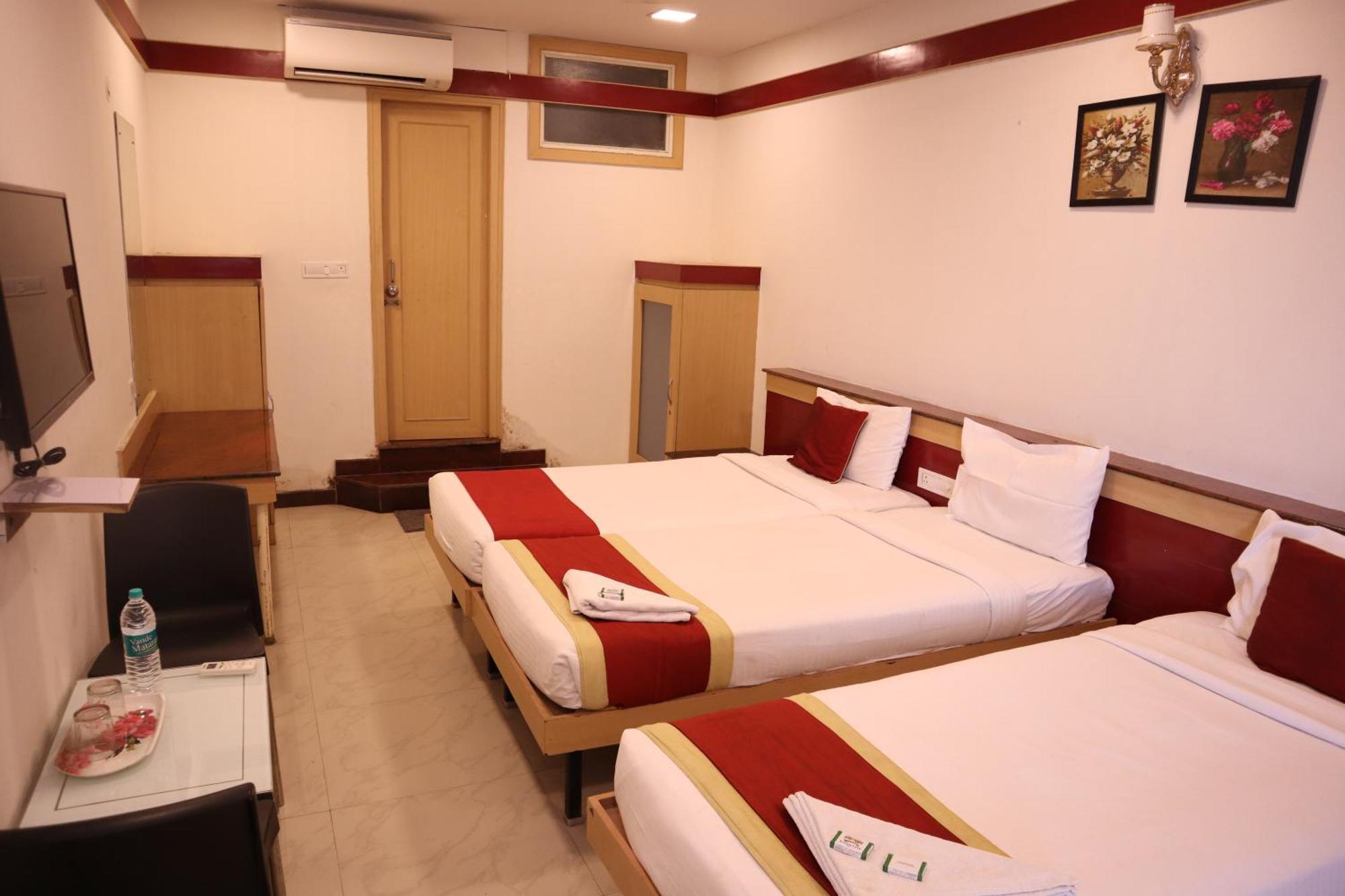 Sri Sai Ram Suites Bangalore Exteriör bild