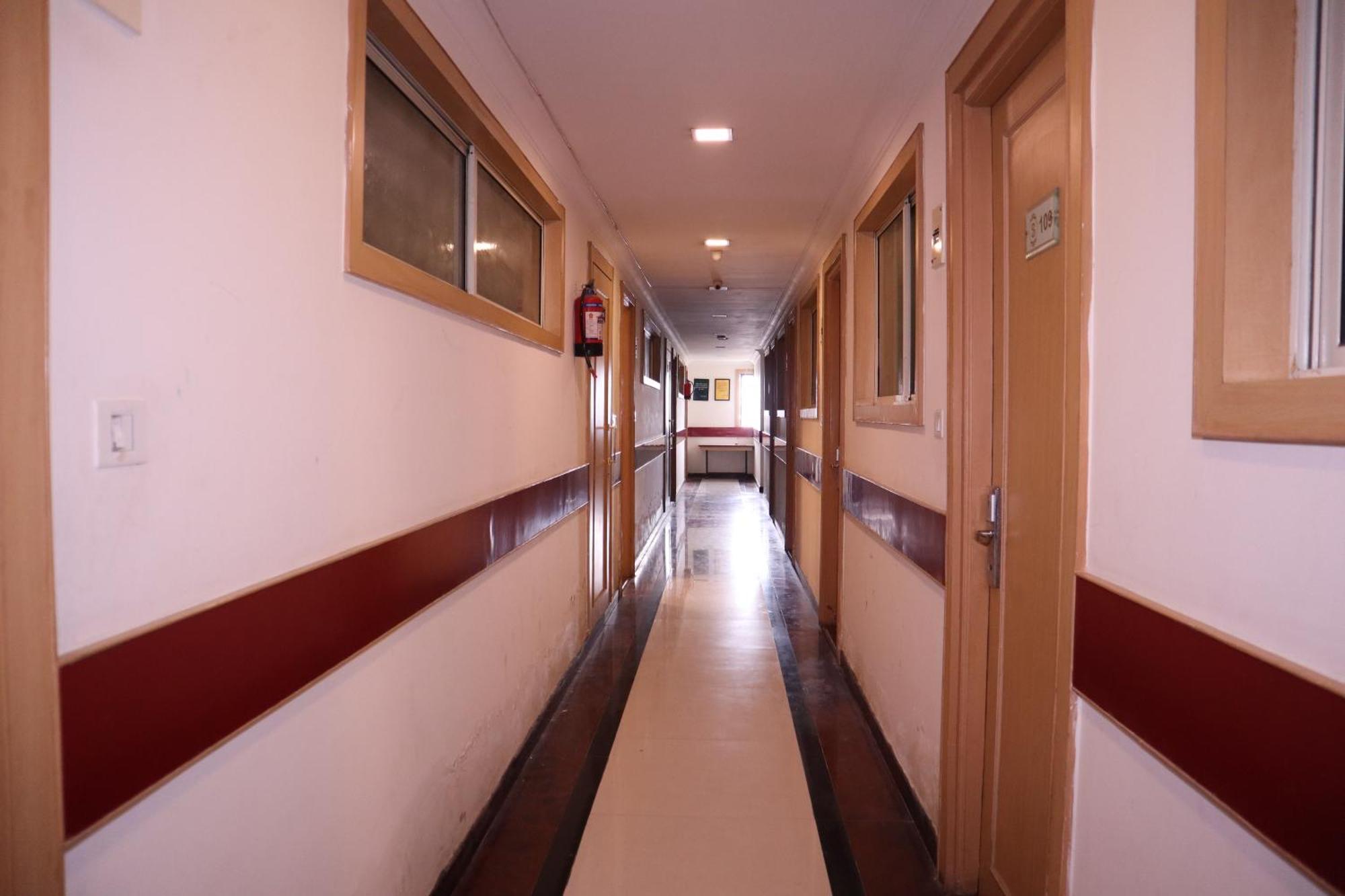 Sri Sai Ram Suites Bangalore Exteriör bild
