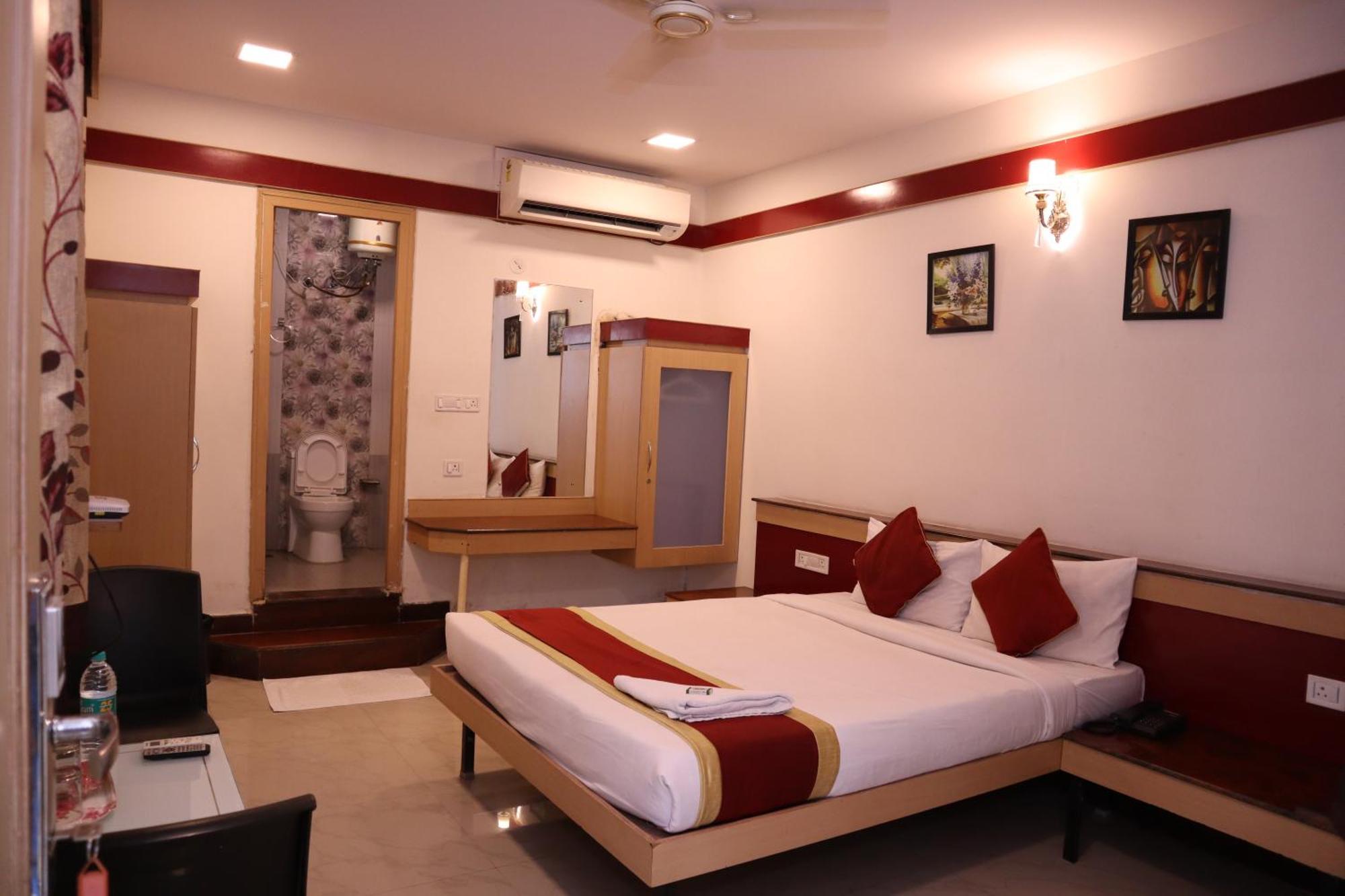Sri Sai Ram Suites Bangalore Exteriör bild