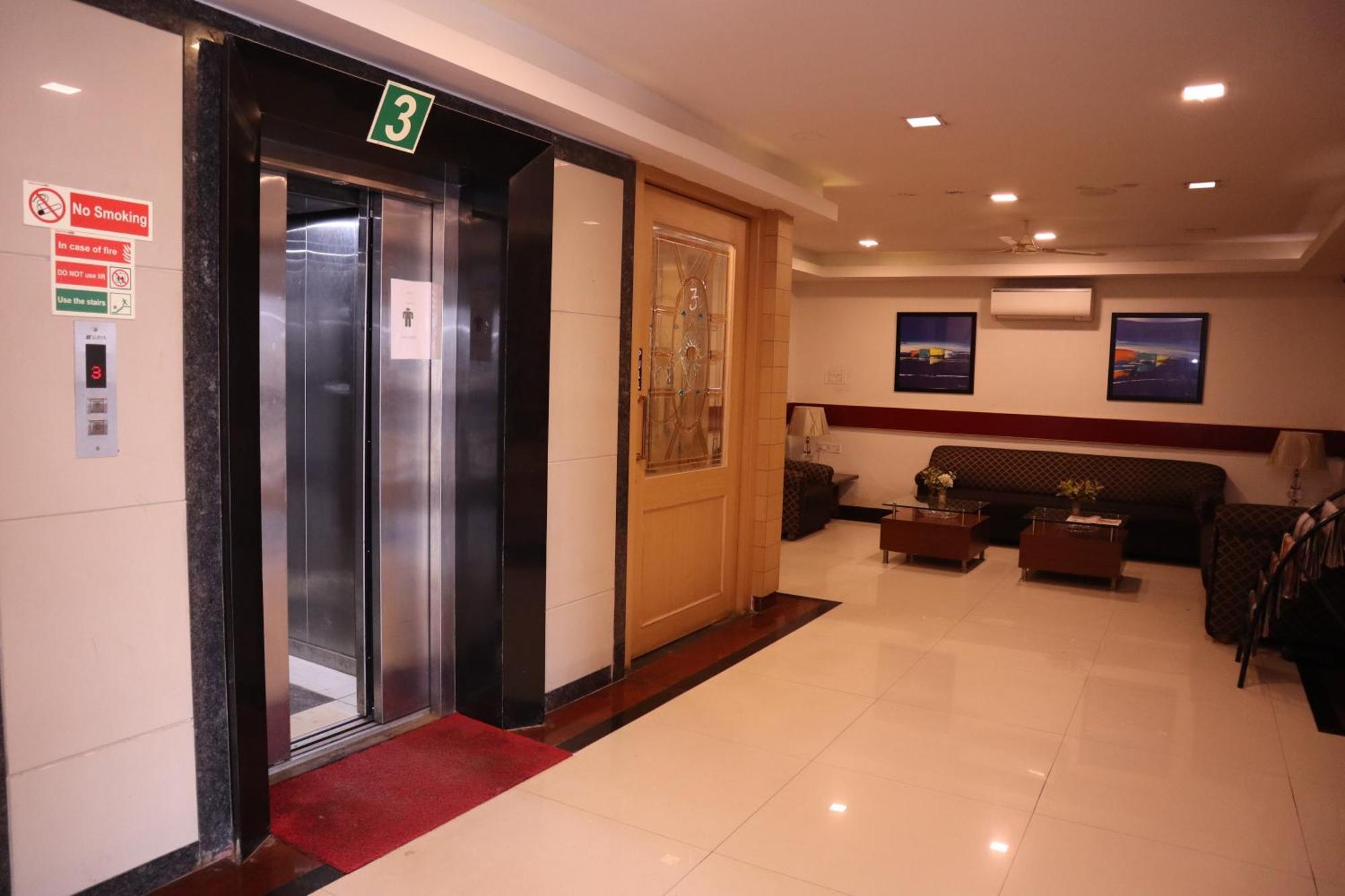 Sri Sai Ram Suites Bangalore Exteriör bild