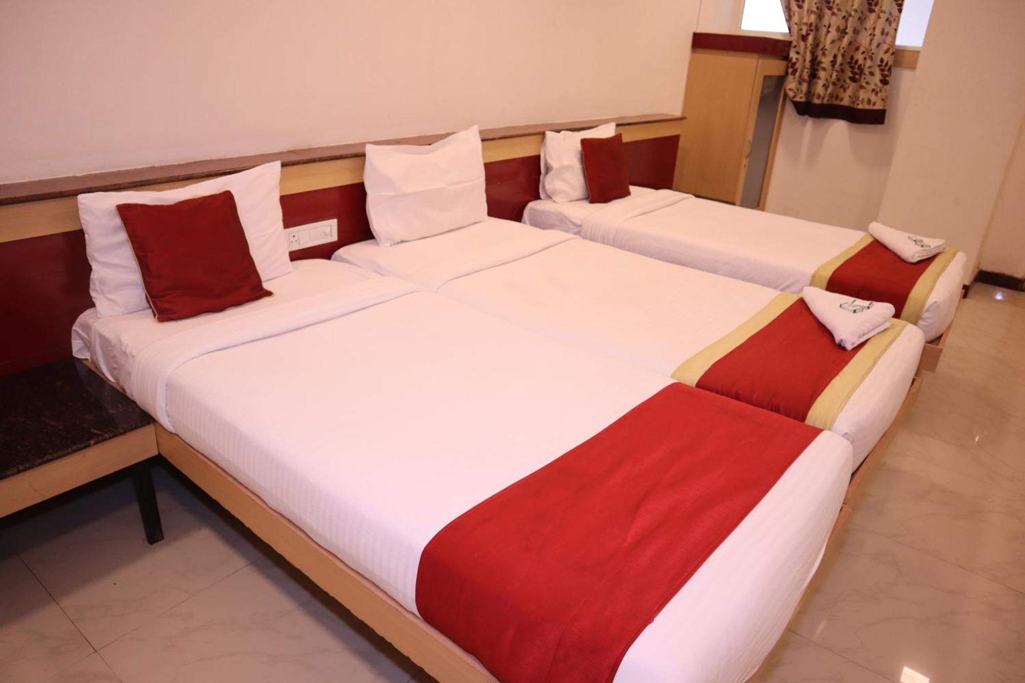 Sri Sai Ram Suites Bangalore Exteriör bild