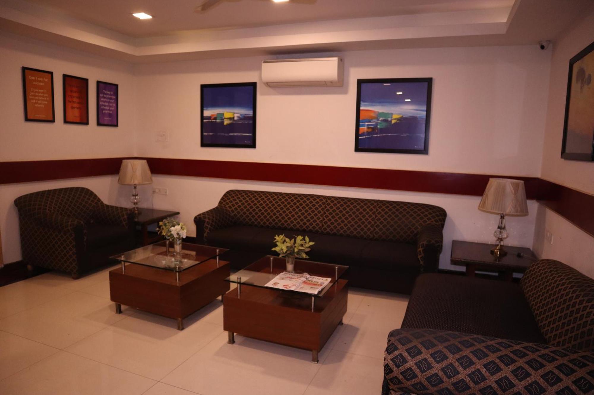 Sri Sai Ram Suites Bangalore Exteriör bild