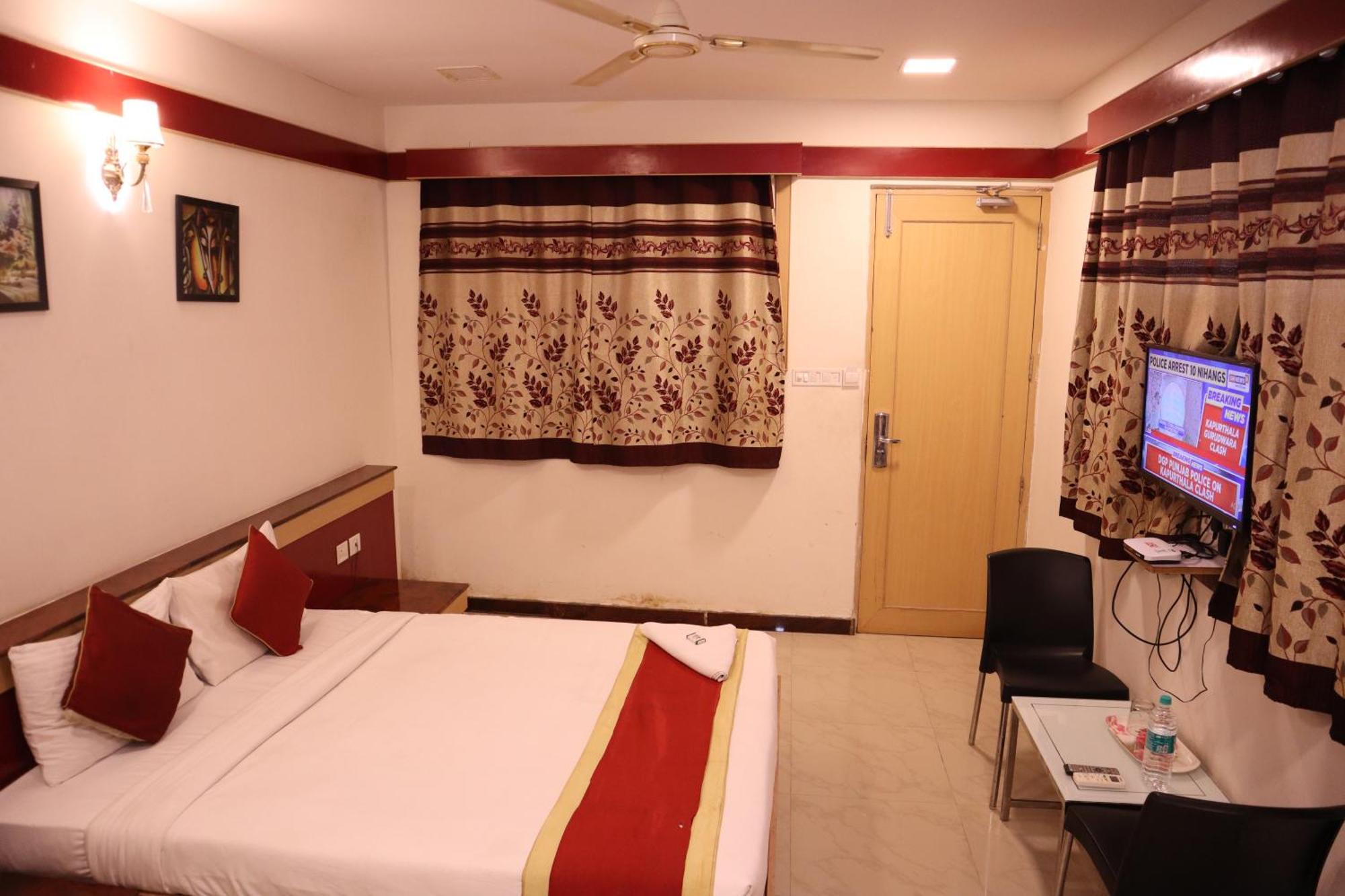 Sri Sai Ram Suites Bangalore Exteriör bild