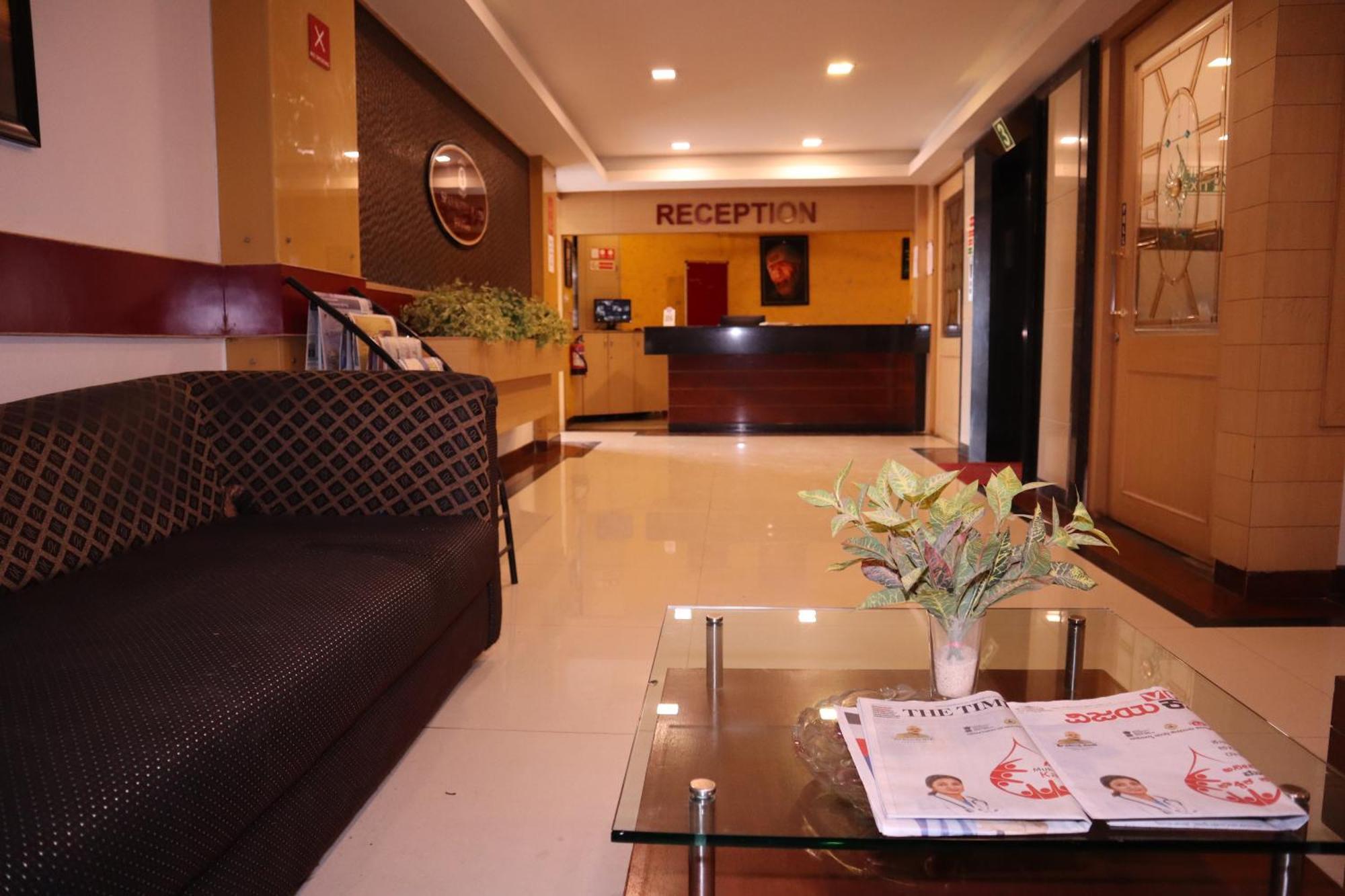 Sri Sai Ram Suites Bangalore Exteriör bild