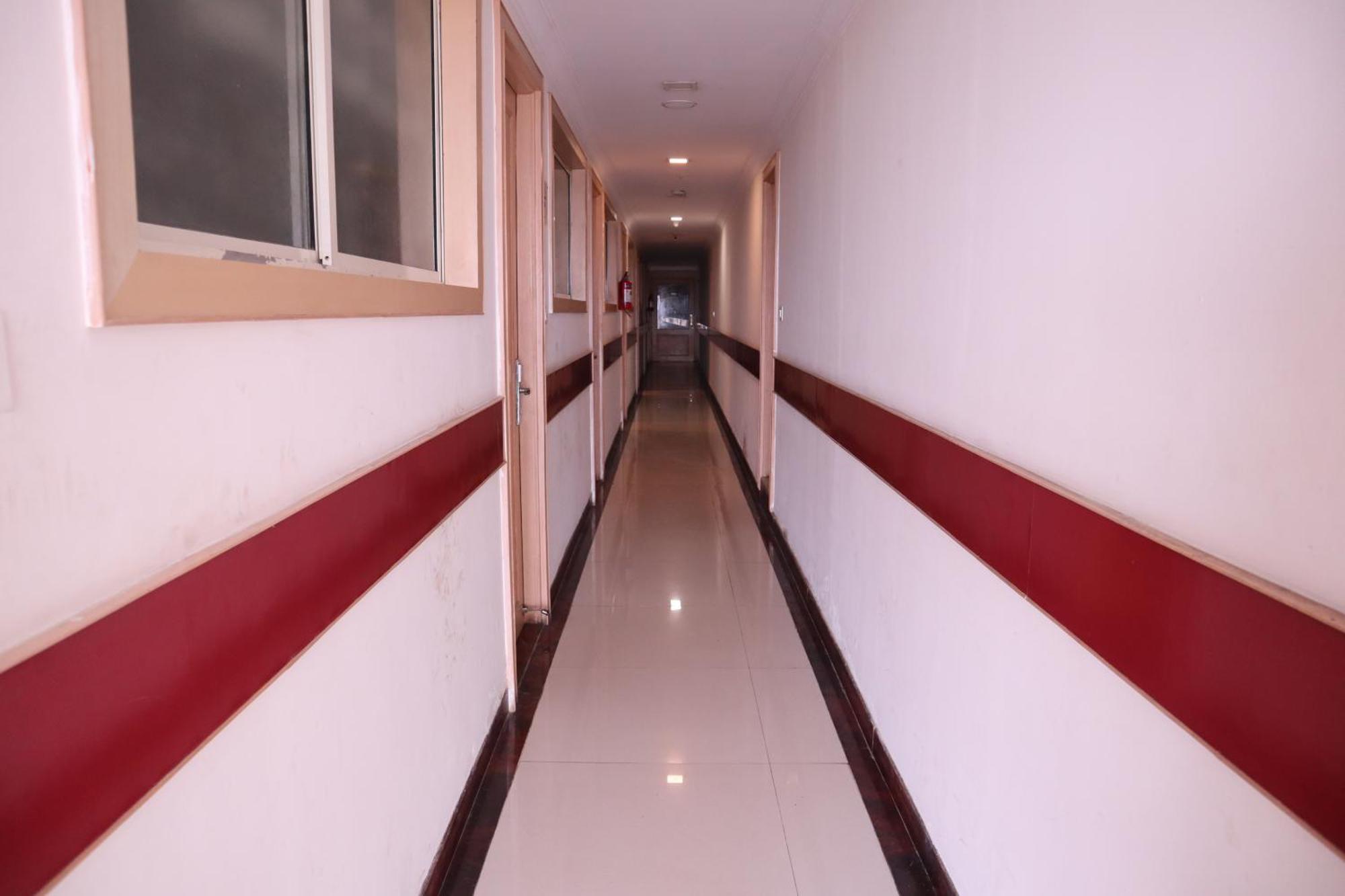Sri Sai Ram Suites Bangalore Exteriör bild
